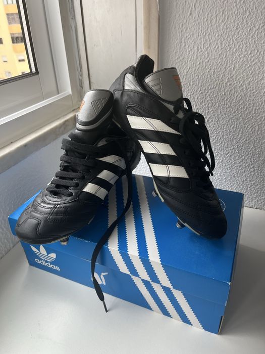 Chuteiras de futebol Adidas pretas vintage dos anos 90
