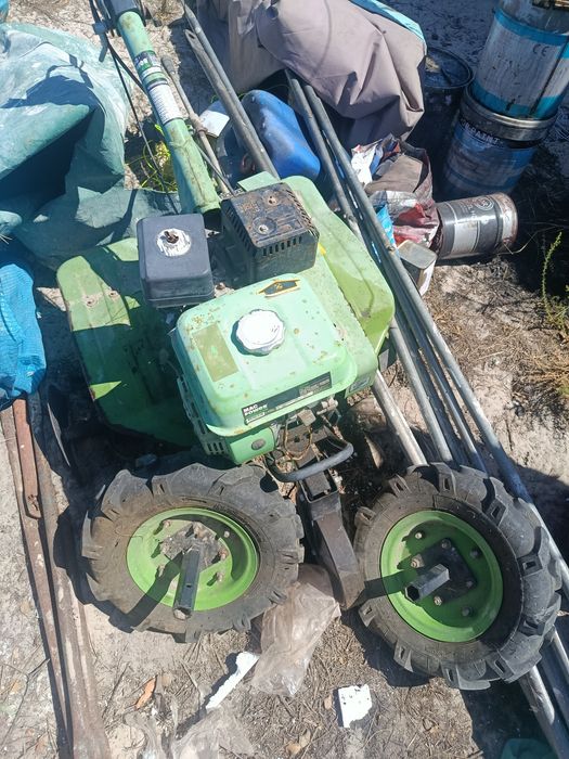 Segue pra venda minha moto enxada nova nova só precisa dar uma afirmação e por a trabalhar