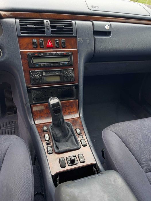Mercedez-Benz E270 para peças