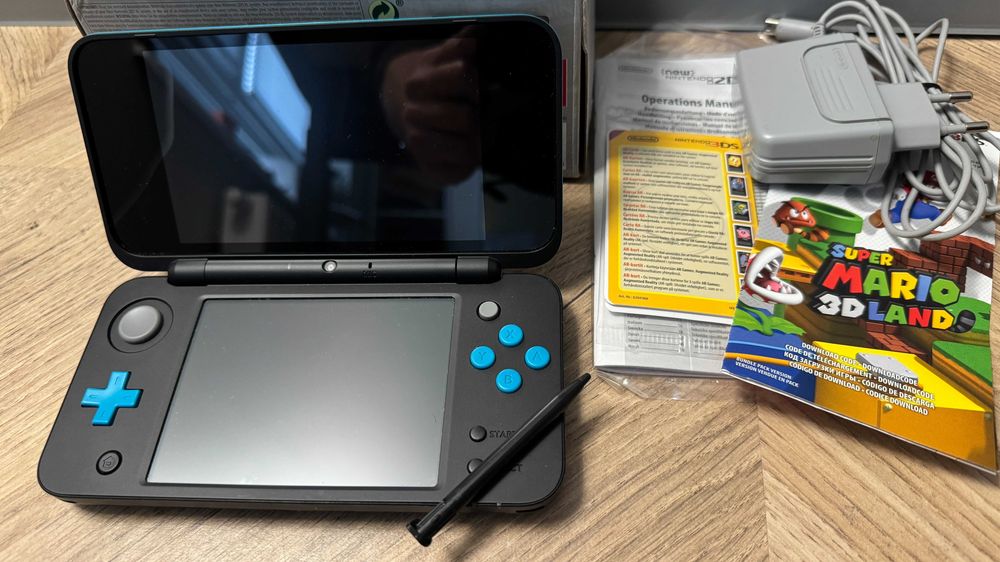 New Nintendo 2DS XL - stan idealny, komplet z pudełkiem i Mario