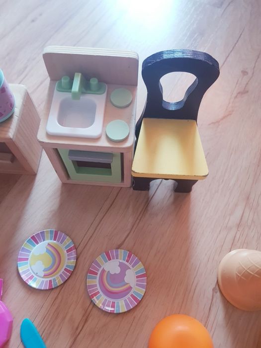 Drewniana kuchnia do zabawy dla dzieci