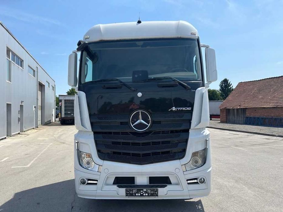 Mercedes-Benz Actros бампер разборка мерседес актрос шрот запчасти