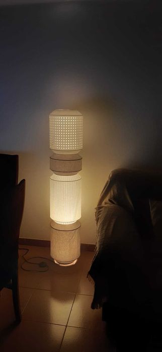 Candeeiro de Pé Alto – Estilo Escandinavo (Branco e Cinza)