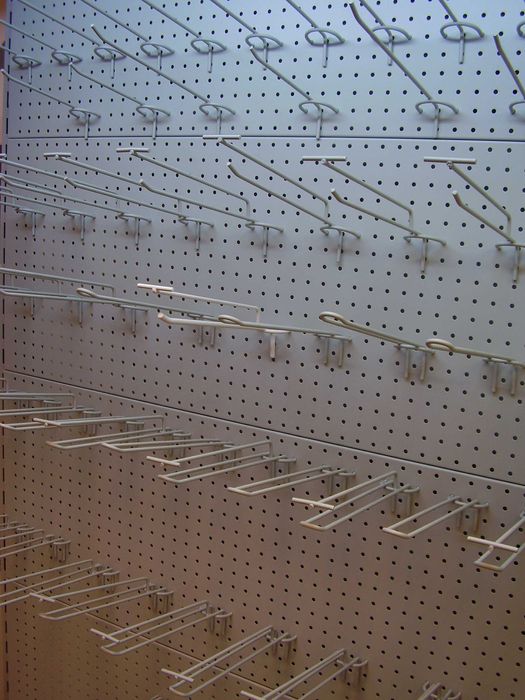 Перфорация, гачки, крюки, крючки для перфорації та на сітку