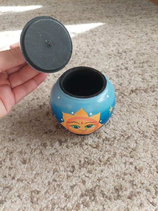 Pote em madeira pintado à mão