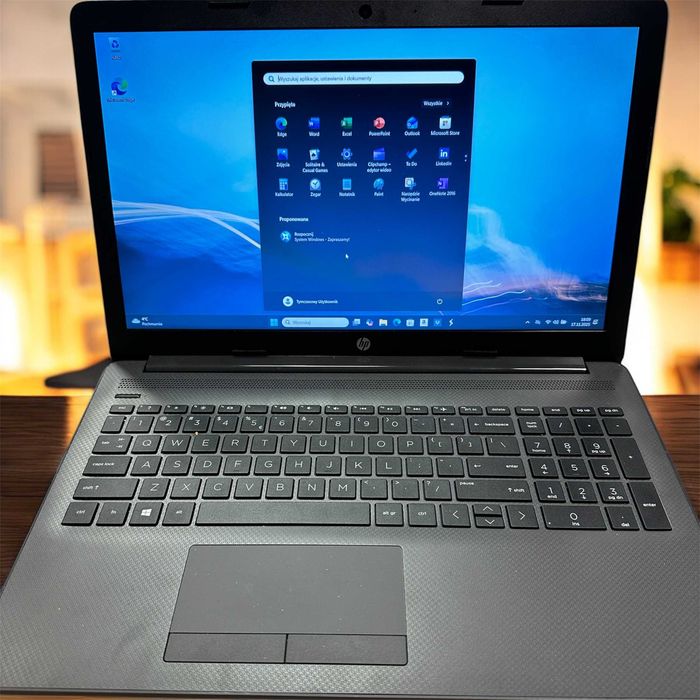 Laptop HP 255-G7 15" AMD Ryzen3 2,6 Ghz 8GB DVD-R Win11 stan idealny