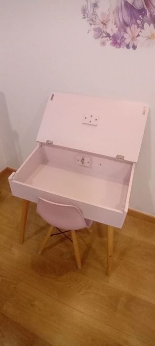 Mesa e cadeira para quarto de criança