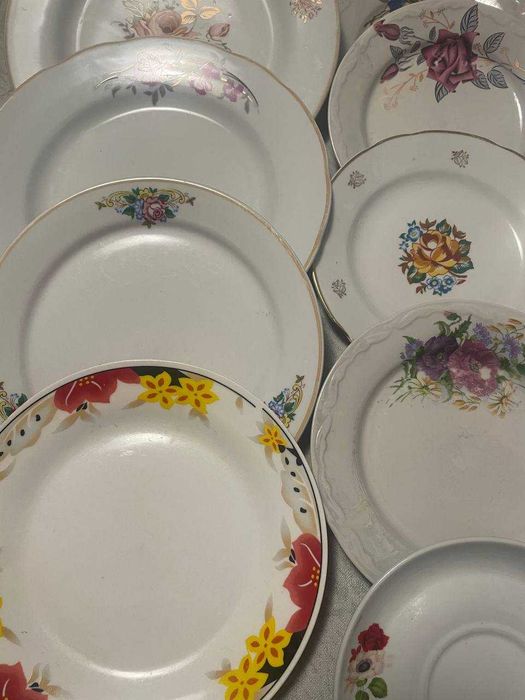 Продам фарфоровий посуд.