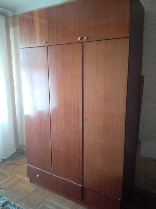 стол  шкаф тумбочки