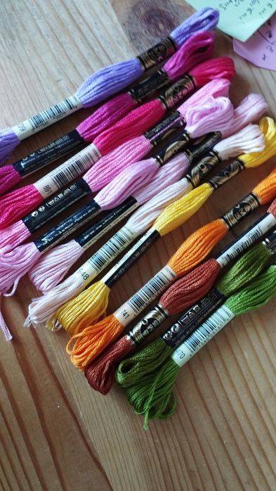 Муліне DMC ,   є багато кольорів