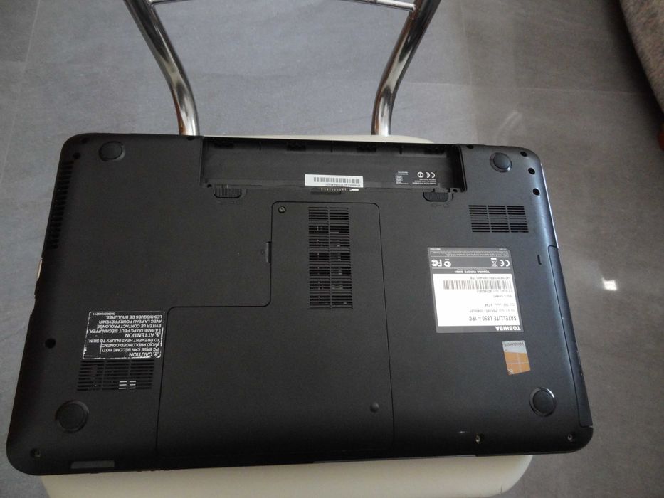 Carcaça touchpad Toshiba L850, restantes peças sob consulta Corroios