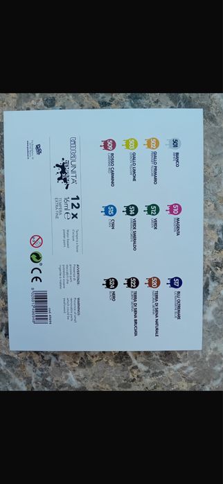 Фарби одна відкрита