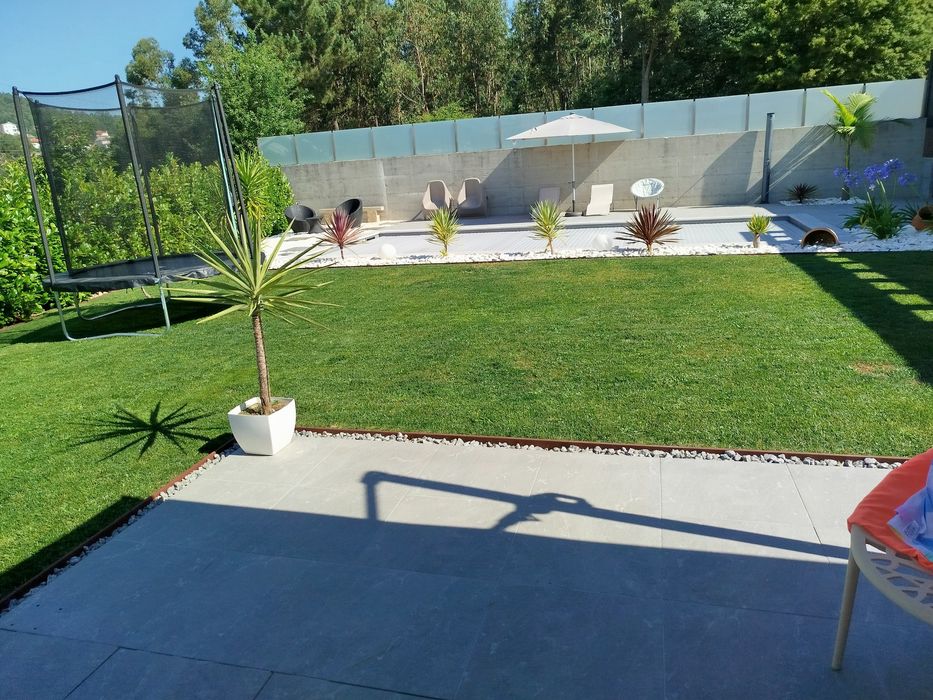 Serviços de jardinagem e limpeza de terrenos