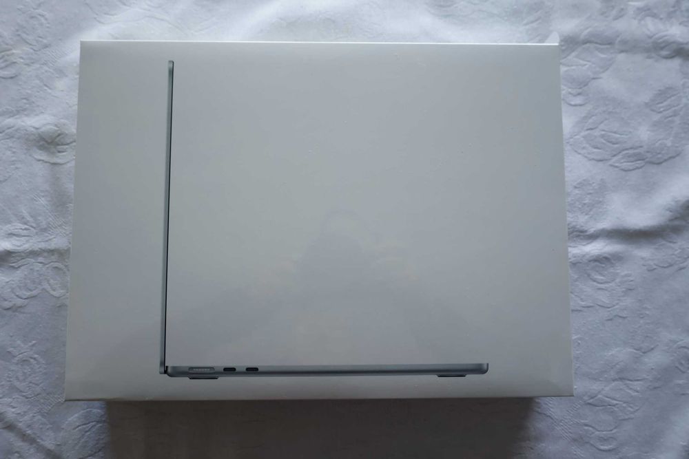 apple macbook air 13 M2   16GB RAM / 256GB SSD A2681 MC7V4LL/A