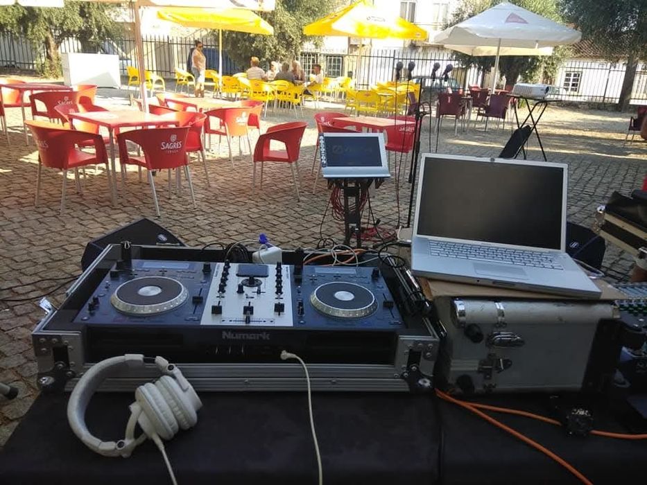 DJ freelancer, animação de eventos.