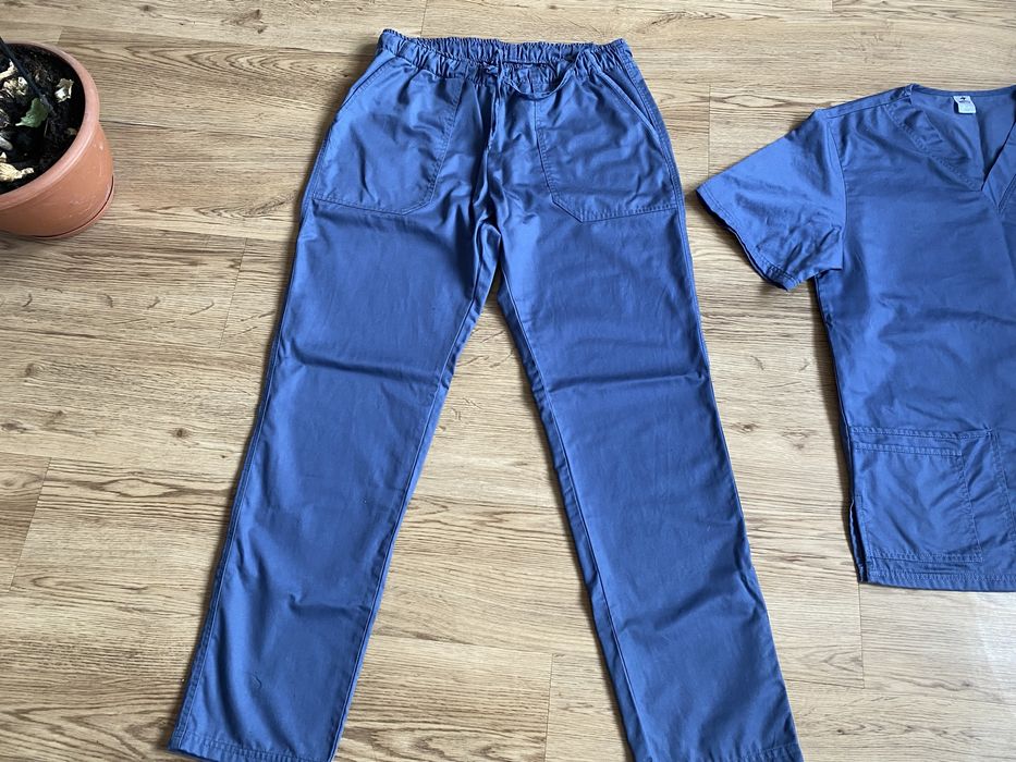 Продам медицинский костюм медична форма