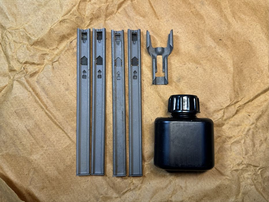 Планки швидкої зарялки магазинів калібру 5.45 + пластикова масльонка