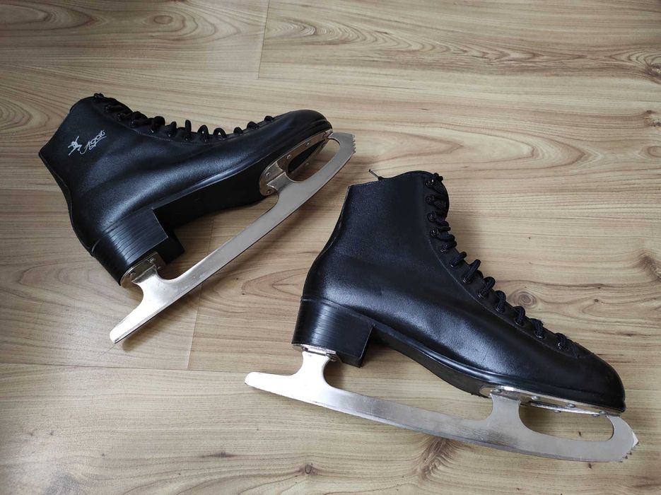 Łyżwy figurowe Rozm.42 vintage stan idealny