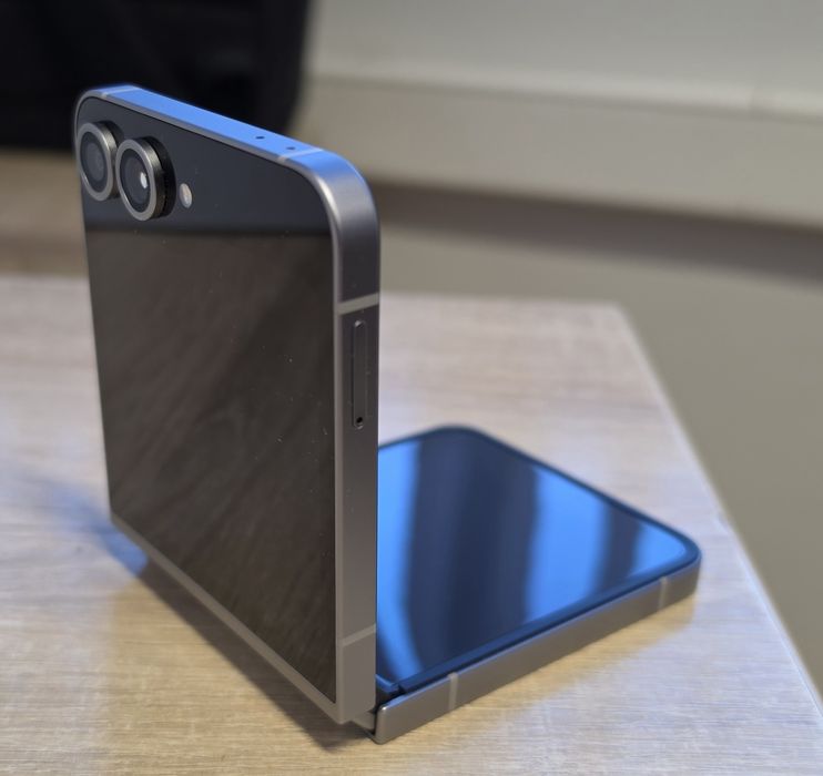 Самсунг Galaxy Flip 6