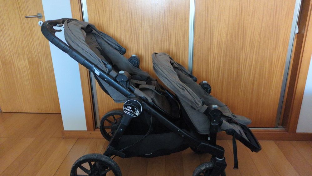 Carrinho duplo gémeos456772884009461760