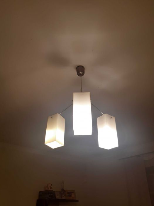 Lampa sufitowa salon. Żarówki led