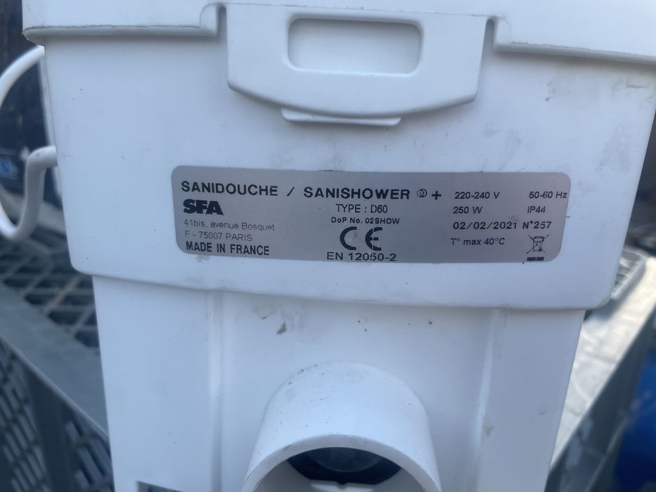 Bomba sanitaria nova em caixa