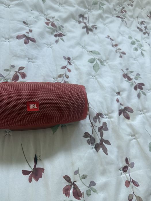 Jbl charge 4 vermelha