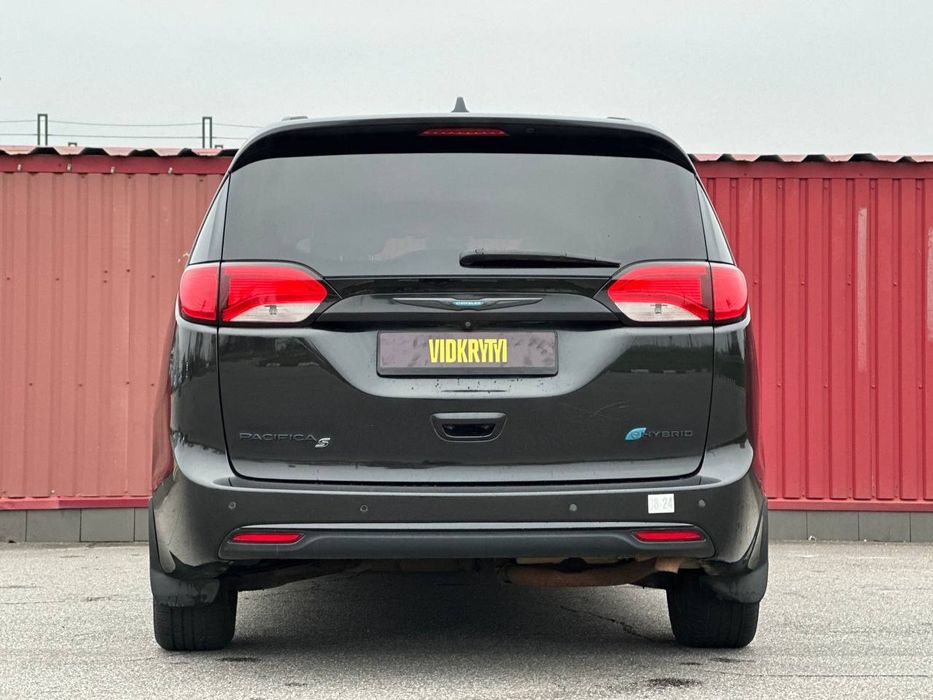 Chrysler Pacifica 2019 року, 3.6 гібрид, автомат, передній привід,233т