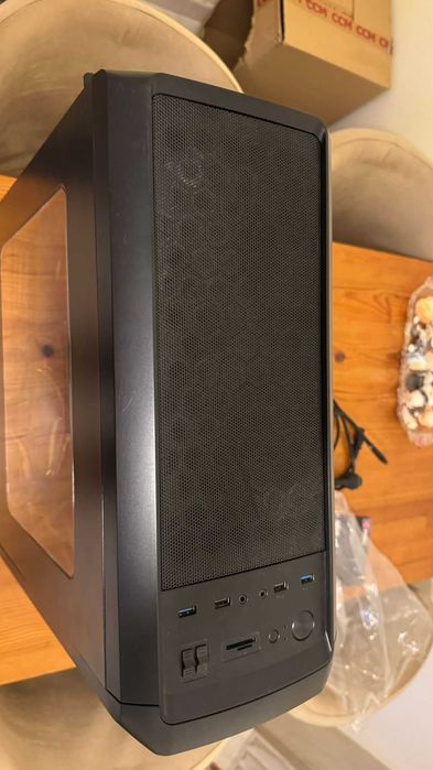 Caixa Computador Nox com peças vintages