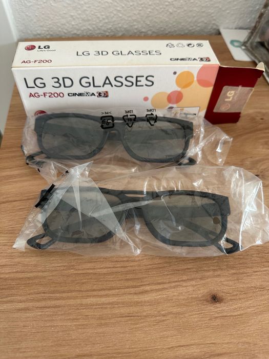 Televisão LG com comando e óculos 3D