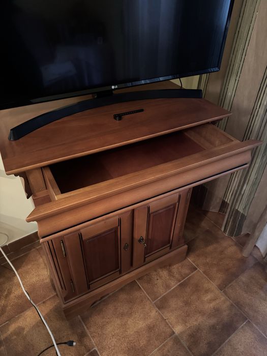 Aparador em cerejeira