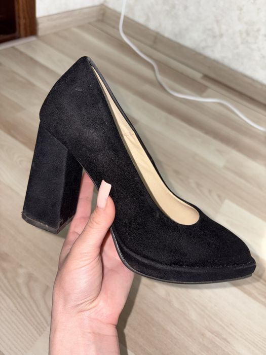 Туфлі на підборах замшові