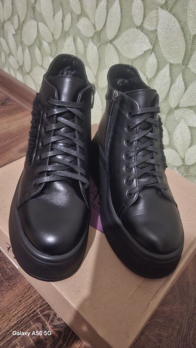 Шкіряне взуття жіноче зимове