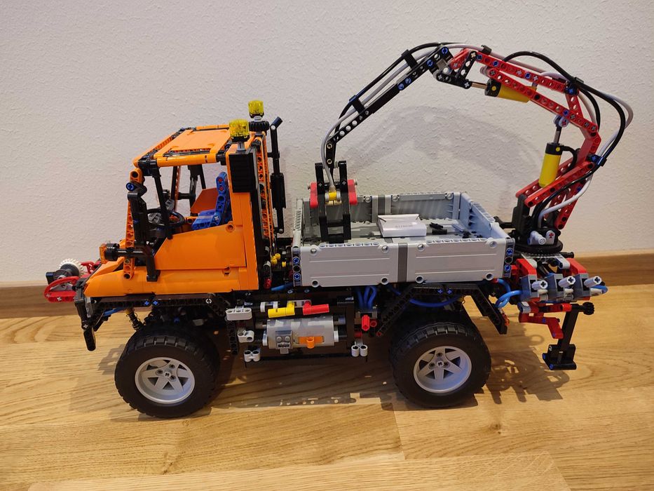 LEGO 8110 Technic Mercedes-Benz Unimog U 400