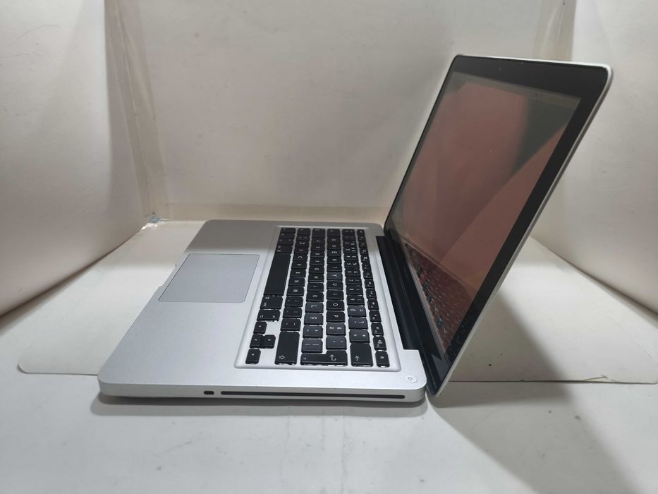 Apple Macbook Pro 13 i7 8GB ram SSD 128GB