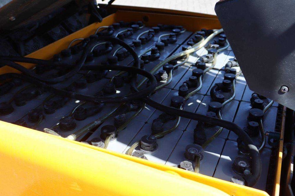 Empilhador eléctrico Jungheinrich EFG430 - 3.000 Kg (2629)