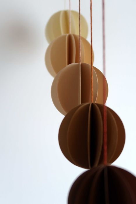 Karuzela do łóżeczka - Mobil Montessori GOBBI Beżowy od 7 tygodnia