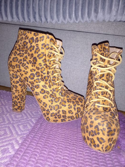 Sapatos tigresaa