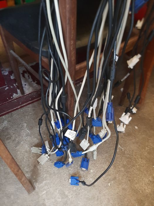 Various VGA and VDI Cables64740468035842121