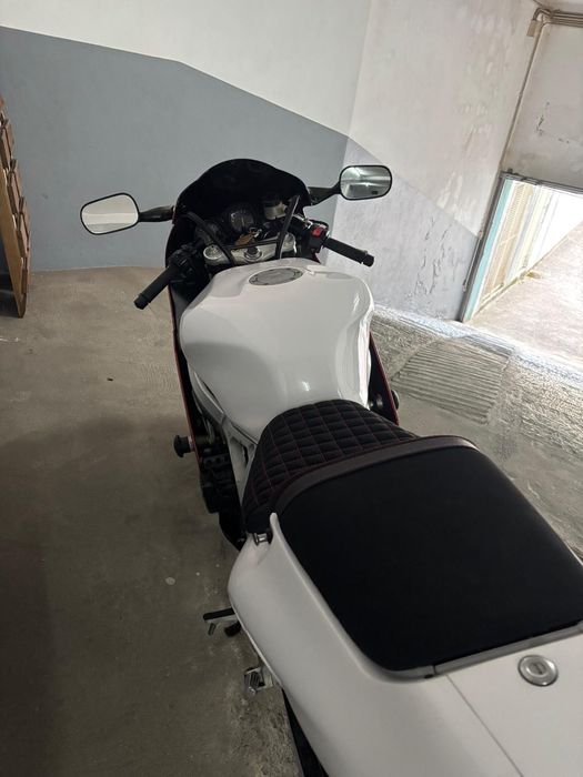 Honda cbr 900 rr fireblade