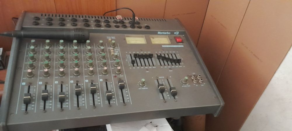 Mesa de mistura usada em bom estado