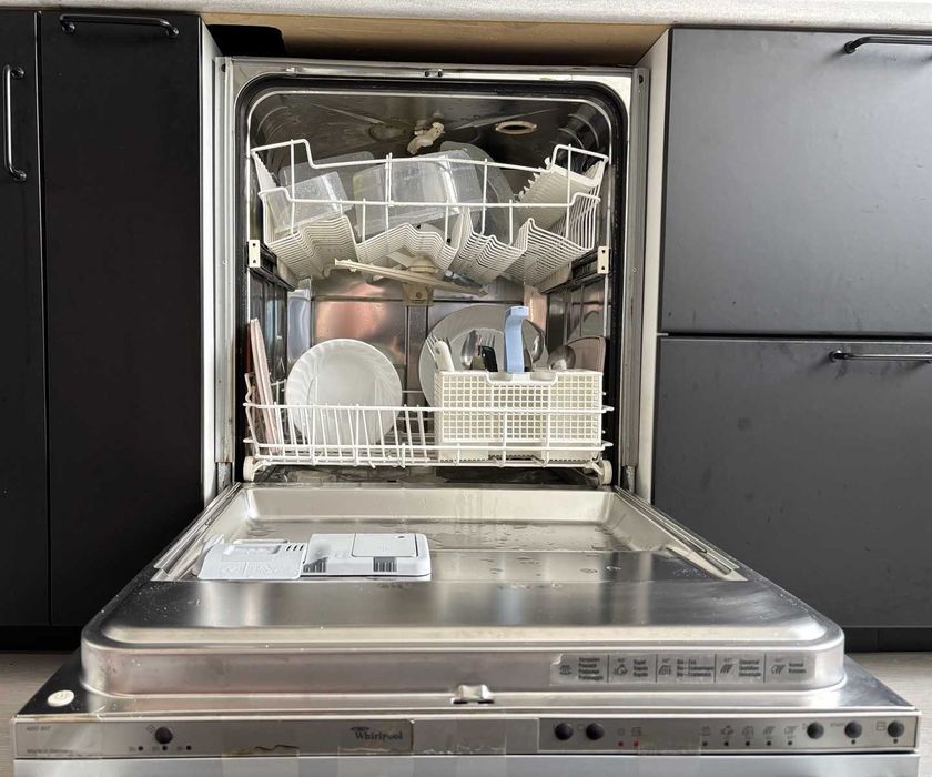 Máquina de loiça encastrável Whirlpool (60cm) – Preço de Oportunidade!