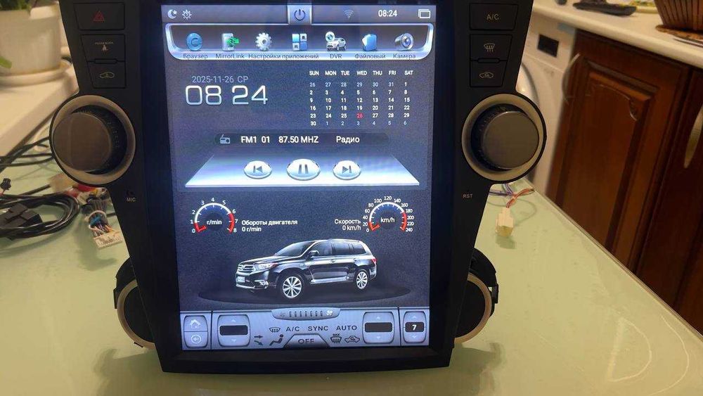 Штатна магнітола Toyota Highlender