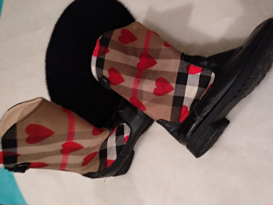 Bota menina e sapatilhas