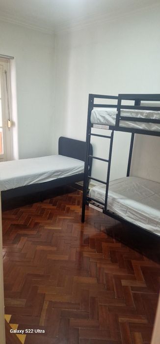 Alugo quarto compartilhado na Amadora