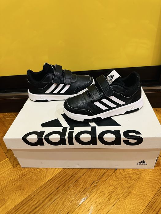 Кроссовки Adidas размеры 30,5 и 33