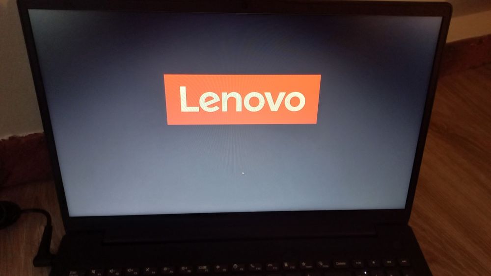 Laptop lenovo V15G4 IRU