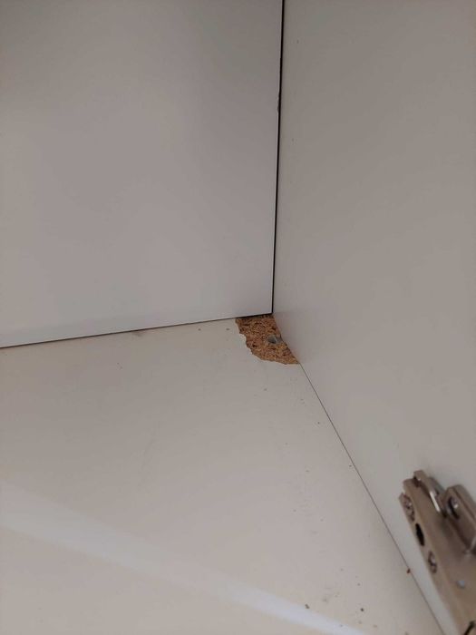 Duas Estantes e Mesa metálica com vidro temperado