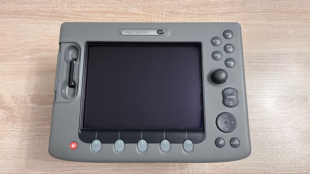 Raymarine E80 na części