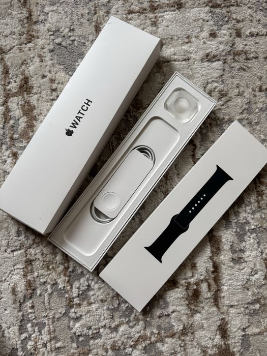 Apple Watch SE Series 2 40 mm, midnight годинник чорного кольору